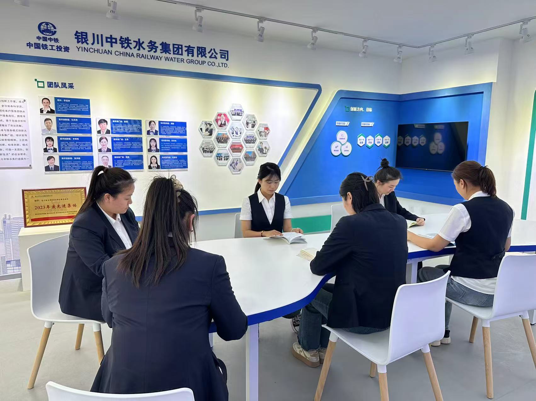 热线学习照.jpg